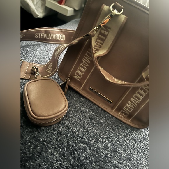 Steve Madden crossbody - Picture 2 of 6